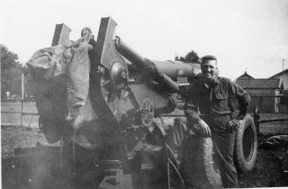 Org Wwii Photo: American Gi Posing With Artillery Gun “aggie”