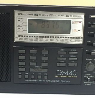 Vintage REALISTIC DX - 440 Voice of the World AM/FM/LW/MW Short Wave Radio 8