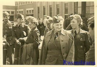 Rare: Group Female Uniformed Wehrmachthelferin Blitzmädel Girls On Street