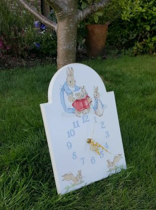 Dragons Of Walton Street Peter Rabbit Shaped Clock,  Vintage Pristine.