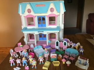 Vintage 1993 Fisher Price Loving Family Dream Dollhouse Furniture & Figures