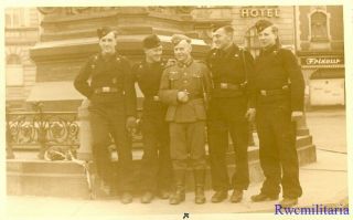 Port.  Photo: Touristes Wehrmacht Soldier W/ Panzermen Posed On French Street