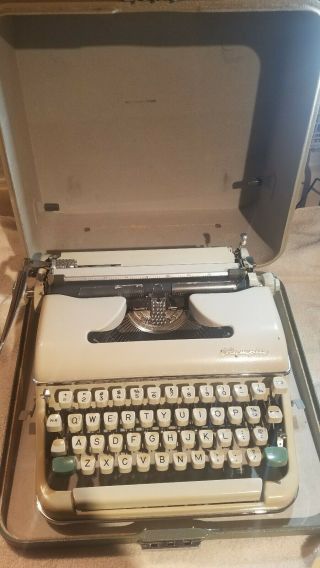Vintage Olympia Traveller Portable Typewriter with the Case - Great 5