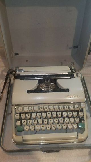 Vintage Olympia Traveller Portable Typewriter with the Case - Great 6