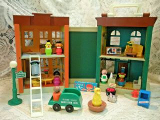 Vintage Fisher Price Little People Sesame Street 938 Complete With Chalk