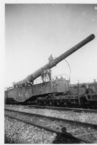 Org Wwii Photo: American Gi’s Atop Massive Captured German Rail Cannon