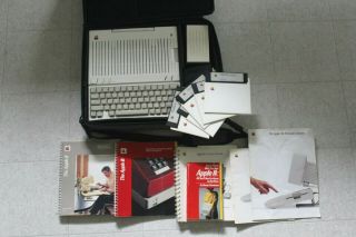 Rare Vintage Apple Iic With Software Carry Case And Manuals -