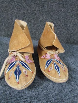 Vintage Native American Indian Leather Hide & Beaded Moccasins