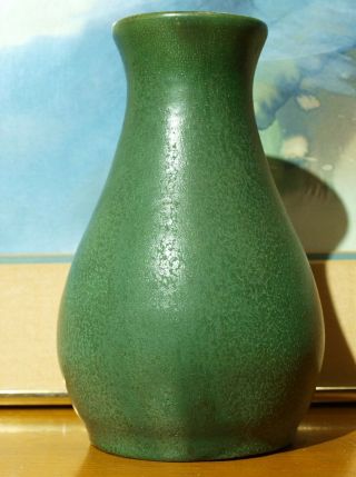 Vtg Matte Green Arts & Crafts Art Pottery Bulbous Cabinet Vase Crystalline Glaze
