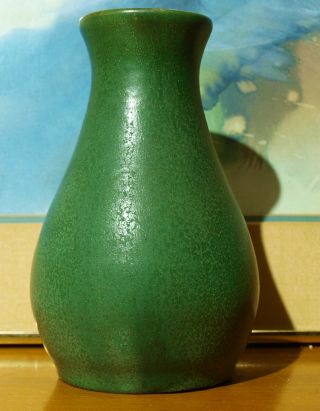 VTG Matte Green Arts & Crafts Art Pottery Bulbous Cabinet VAse Crystalline Glaze 2