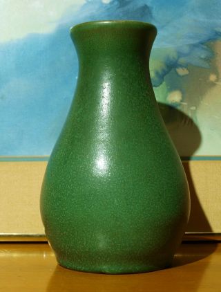 VTG Matte Green Arts & Crafts Art Pottery Bulbous Cabinet VAse Crystalline Glaze 4