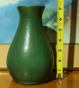 VTG Matte Green Arts & Crafts Art Pottery Bulbous Cabinet VAse Crystalline Glaze 7