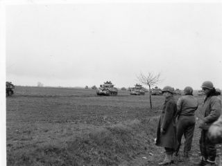 Org Wwii Photo: Us Officers Overlooking Armored Column Of Sherman Tanks - France