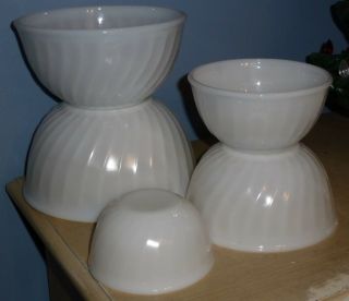 Complete Set Of 5 Vintage Fire - King White Swirl Nesting Mixing Bowls