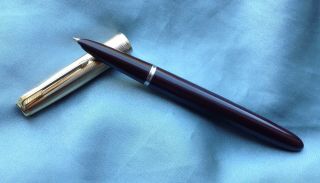 Vintage Parker " 51 " Custom,  Aerometric Filler,  Burgundy,  14k Nib,  C.  1951 England