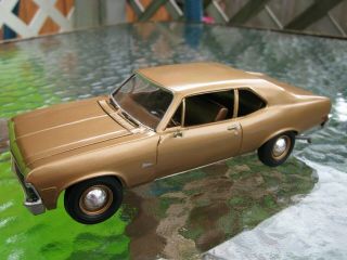 Vintage Amt 1:25 1972 Chevrolet Nova 6 - Cylinder Base Custom Built Model Car Gold