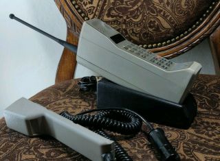 Vintage Motorola Dynatac Cellular Telephone Thick Brick Cell Phone Mobile