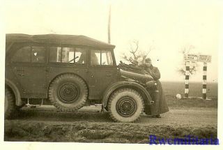 Move Ost Wehrmacht Soldier W/ Horch 108 Heavy Pkw Car By Signpost On Road