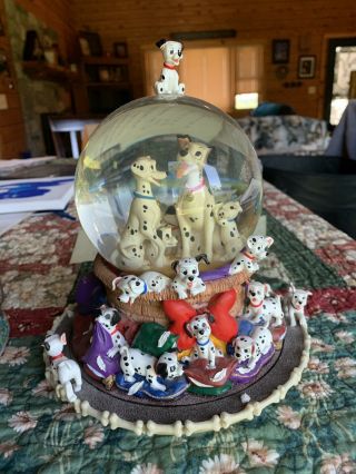 Vintage Disney’s 101 Dalmations Large Musical Snow Globe Collectible