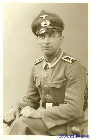Port.  Photo: Casual Seated Studio Pic Wehrmacht Soldier Posed; 18th Regiment