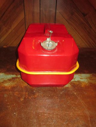 VINTAGE Blitz USMC 2.  5 Gallon 9.  5 Liters Red Metal Fuel Gas Can - DOT - 5L 20 - 84 4