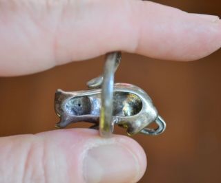 Fabulous vintage artisan sterling silver CAT ring 7.  5 - 8 bas relief quirky kitten 8