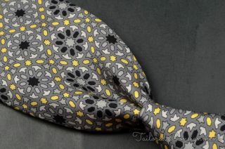 Gianni Versace Vintage Vtg Medusa Head 100 Silk Mens Luxury Tie - 3.  75 "