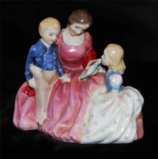 Vintage Royal Doulton Porcelain Figurine " Bedtime Story " Hn 2059 - Ret 1996 -