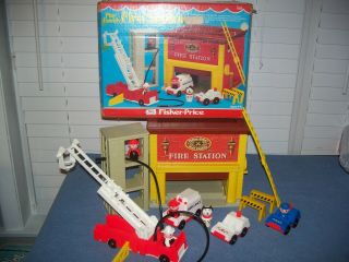 Vintage Fisher Price Little People 928 Fire Station W/ Box Police 99 Complete