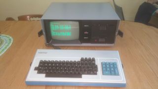 Kaypro 2 Vintage Portable Computer - Drives And Keyboard Fully Functional