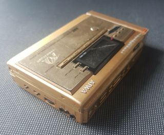 Vintage Rare Aiwa HS - JX2000 Amorphous Gold Cassette Player Walkman Anniversary 2