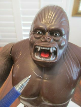 VINTAGE KING KONG AGAINST THE WORLD - MEGO 1978 - KONG,  PLANE,  & DART ONLY 3