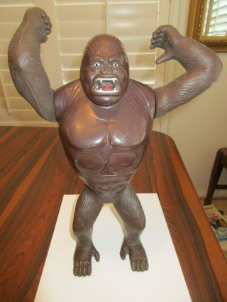 VINTAGE KING KONG AGAINST THE WORLD - MEGO 1978 - KONG,  PLANE,  & DART ONLY 7