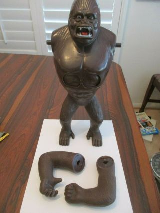 VINTAGE KING KONG AGAINST THE WORLD - MEGO 1978 - KONG,  PLANE,  & DART ONLY 8