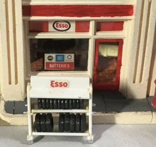 Vintage HO Scale Esso Gas / Service Station Diorama Railroad Layout 7