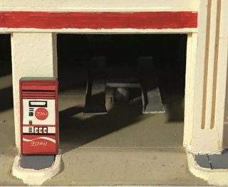 Vintage HO Scale Esso Gas / Service Station Diorama Railroad Layout 8