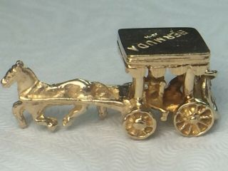 Intricate 10k Yellow Gold Bermuda Horse Carriage With Passengers Charm 3.  7gm.