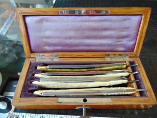 Antique Vintage Oak Wood Case With 4 Straight Edge Razors
