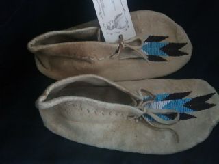 Vtg Native American Indian Chippewa Cree Beaded Hide Moccasins Marker Signed