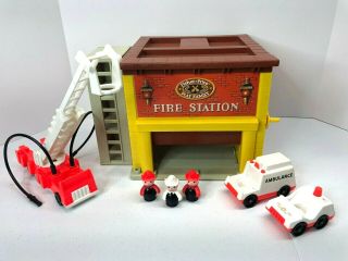 Vintage 1979 Fisher - Price Little People Family Fire Station 928 & Accessories