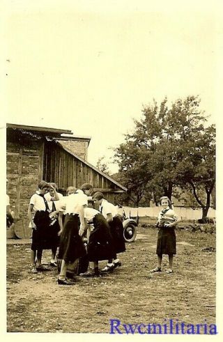 Rare: German Uniformed Bdm Girls Gathered In Field By House