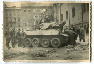 German Wwii Archive Photo: Wehrmacht Soldiers With Destroyed Russian T - 34 Tank