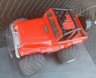 Vintage TAMIYA 1993 Red Jeep Wranger R/C 46017 1:12 Quick Drive w/ Remote 3
