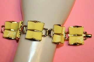 Rare Coro Signed 1 Inch Yellow Lucite Bracelet In Vintage