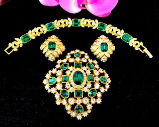 Rare Joan Rivers Gold - Tone Emerald Rhinestone Brooch Bracelet Earrings Set Book