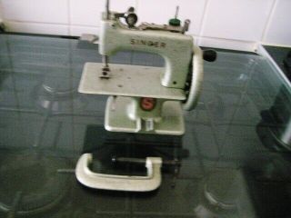 Rare Vintage Green Singer Sewhandy 20 Miniature Singer Sewing Machine