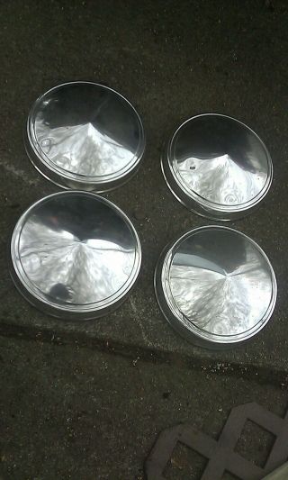 Vintage Automobile Hubcaps Set Of 4 Dog Dish / Baby Moon 10 1/2 Inch Chevy?