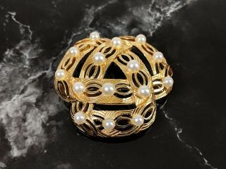 Vintage Crown Trifari Jewellery Gold Tone Pearls Broch 1960s