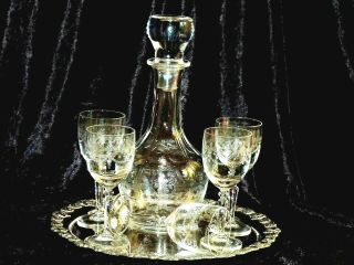 MAGNIFICENT VINTAGE HAND ETCHED CRYSTAL SET WINE DECANTER & 5 GLASSES & SILVER P 2