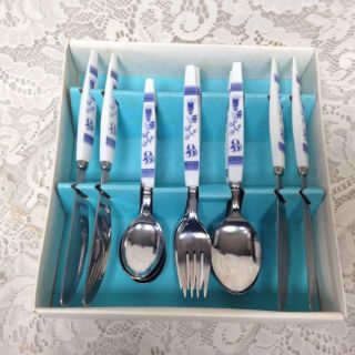 Vintage,  Rare,  Made in Japan,  16 - pc Blue Willow Flatware - Service for 4 w/ Box 4